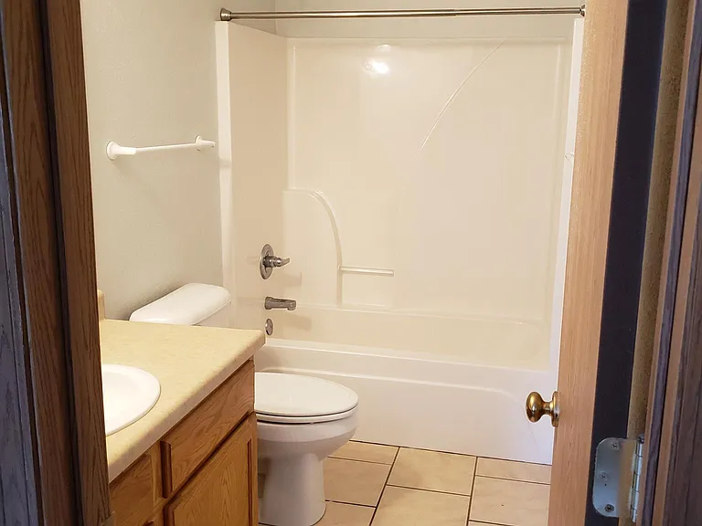 One of 2 bathrooms