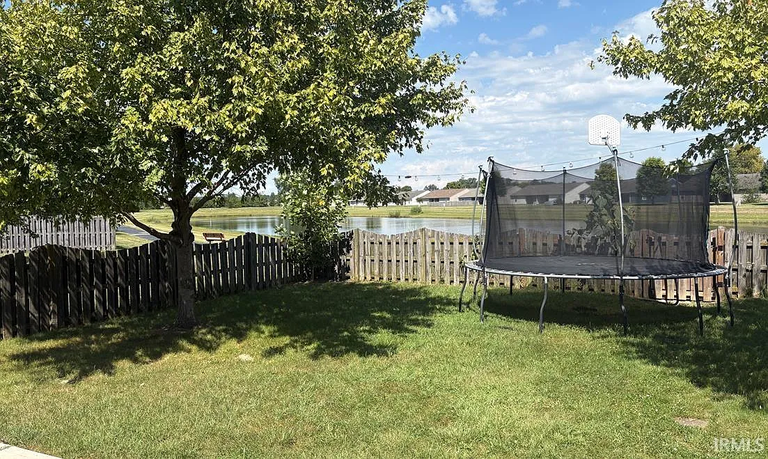 3 bed, 3.0 bath, 2224 sqft, $1,895 — Photo 2