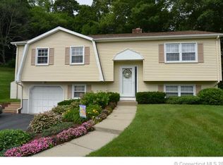 23 Bromley Ct, Hamden, CT 06514