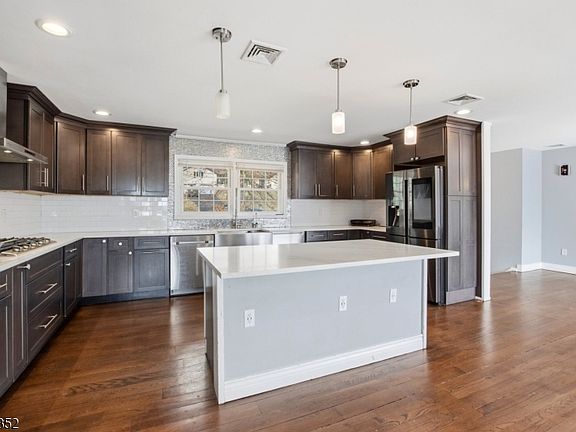 4th image of 31 Blue Ridge Ave