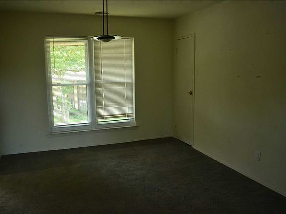 5th image of 10 Cedar Ct