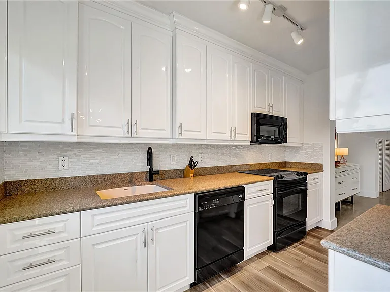 425 Bayshore Dr #41 — Photo 10
