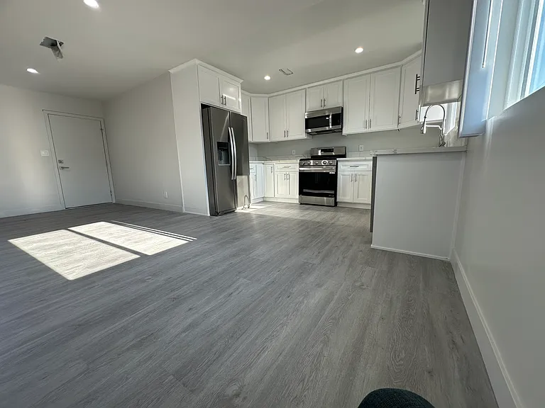 1145 S Holt Ave #7 — Photo 8