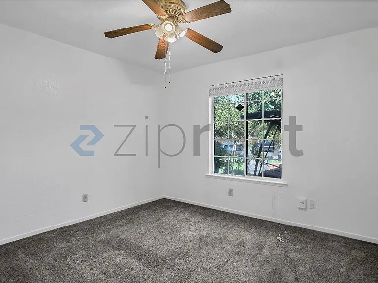 2411 Berry St — Photo 9
