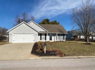 3289 Springbrook Dr, Shiloh, IL 62221