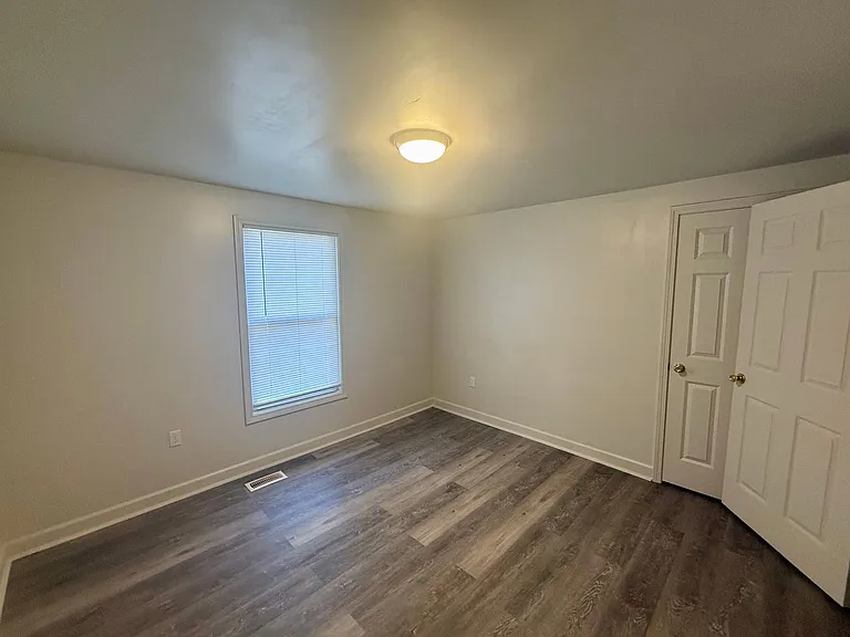 1104 Attica St — Photo 10