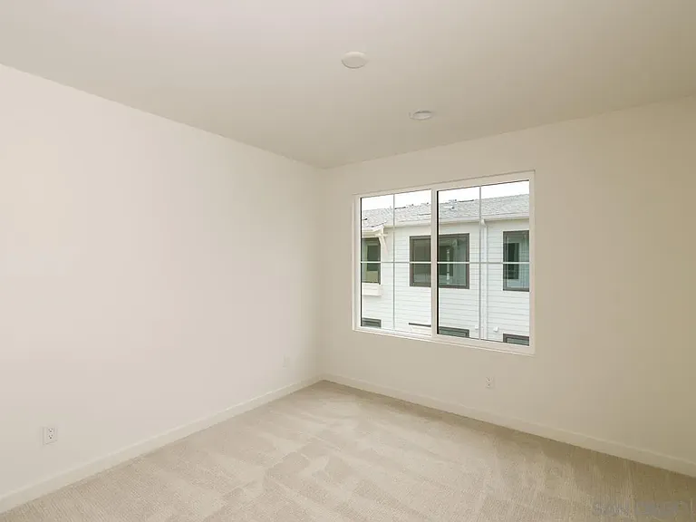 2564 Delphinium Ln — Photo 34