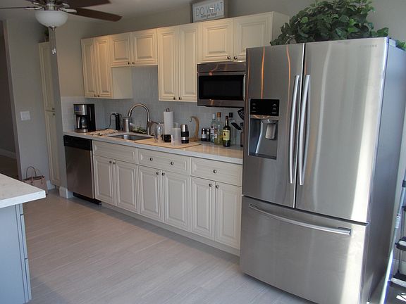 5th image of 3100 NE 49th St APT 905