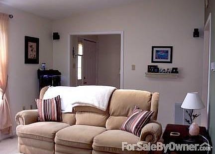Living room : Spacious with skylight in vaulted ceilng and beautiful updated textured carpet.