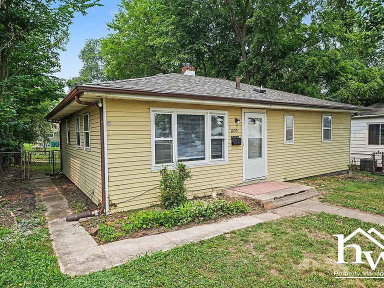 1023 Geyer Ave — Photo 2