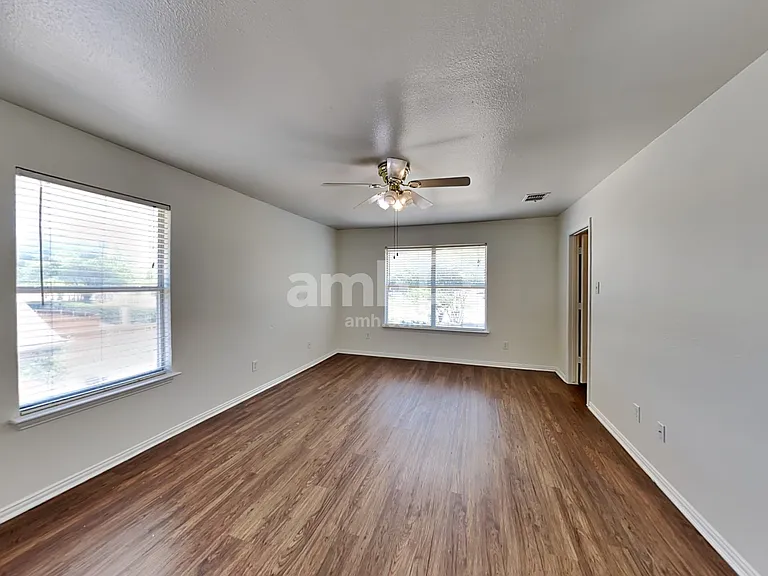 3933 Evergreen Ct — Photo 11