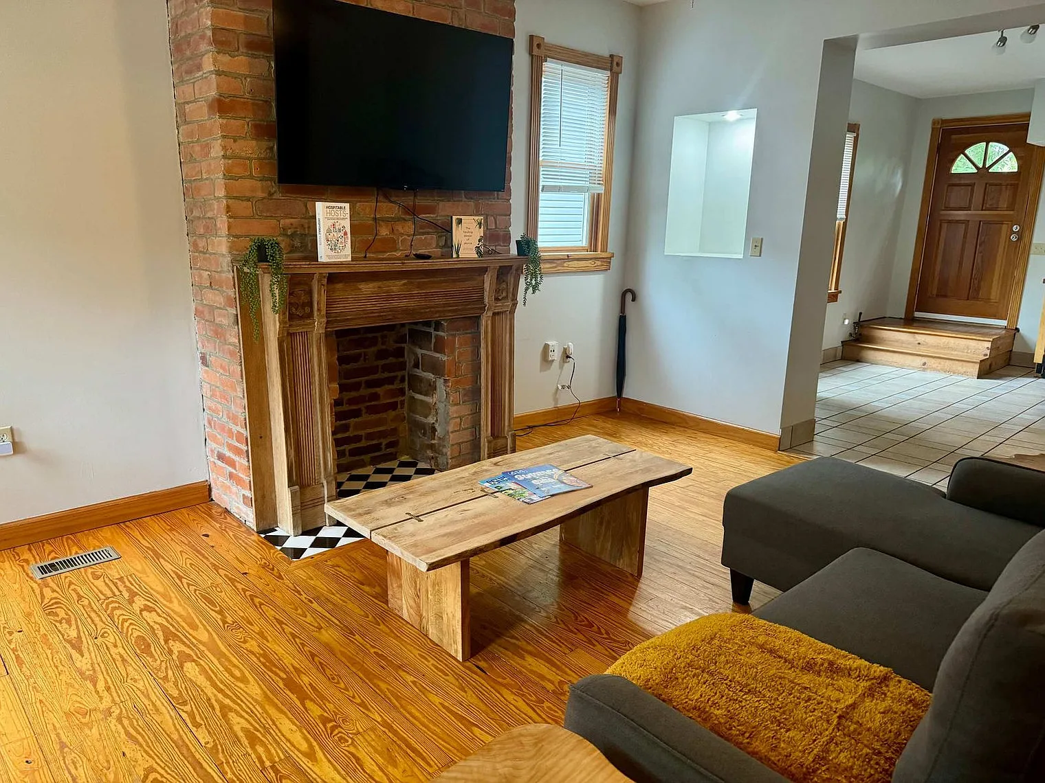 2 bed, 2.0 bath, 1582 sqft, $2,998 — Photo 2