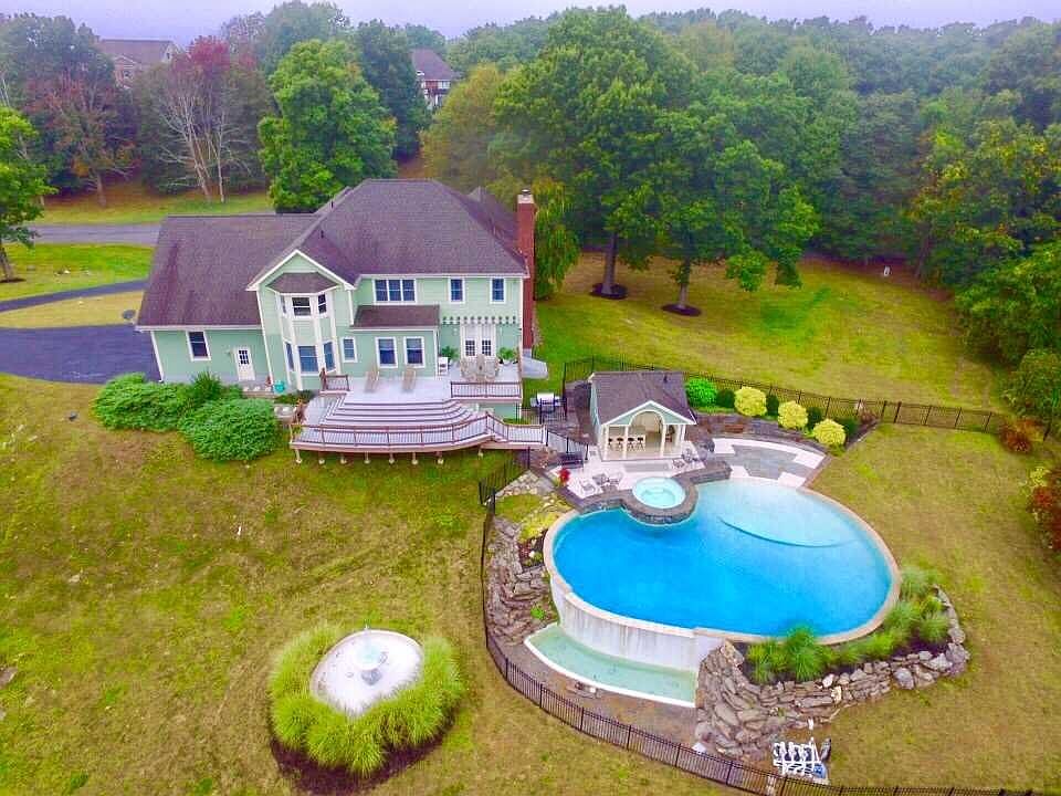 1st image of 16 Spy Glass Ln