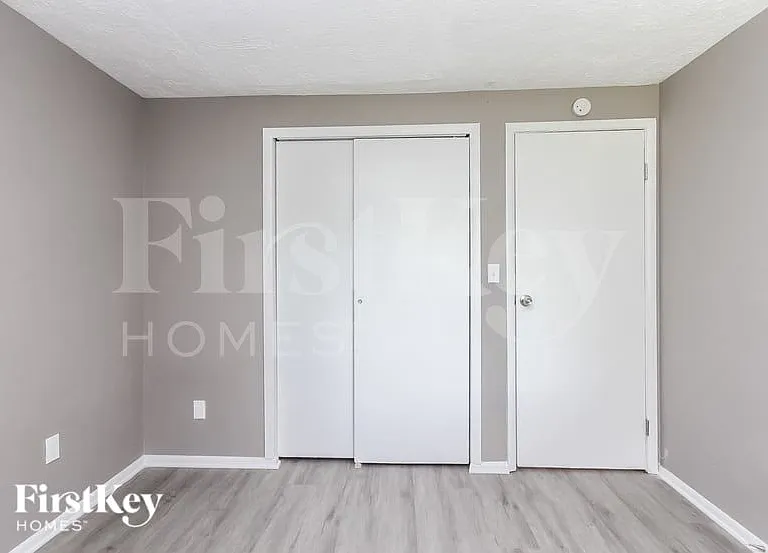 910 Woodlark Dr — Photo 10