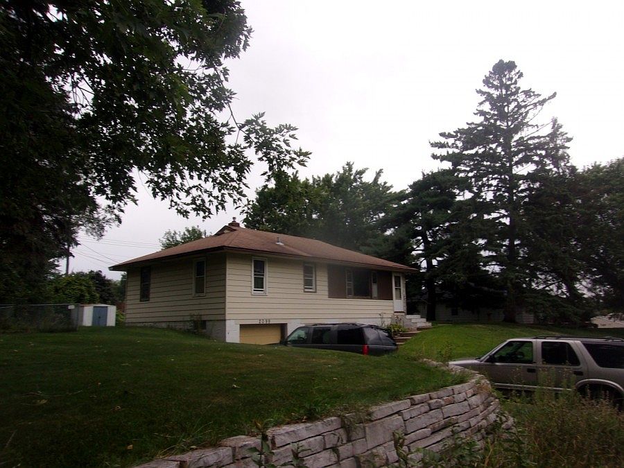 2nd image of 2099 Dale St N