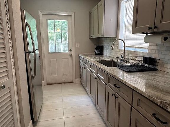 4th image of 1564 Zinnia Dr