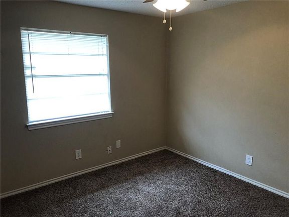 5th image of 1025 Alicia Ln
