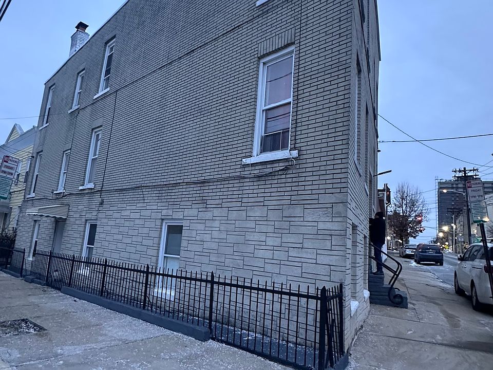 1st image of 1114 22nd St APT 3