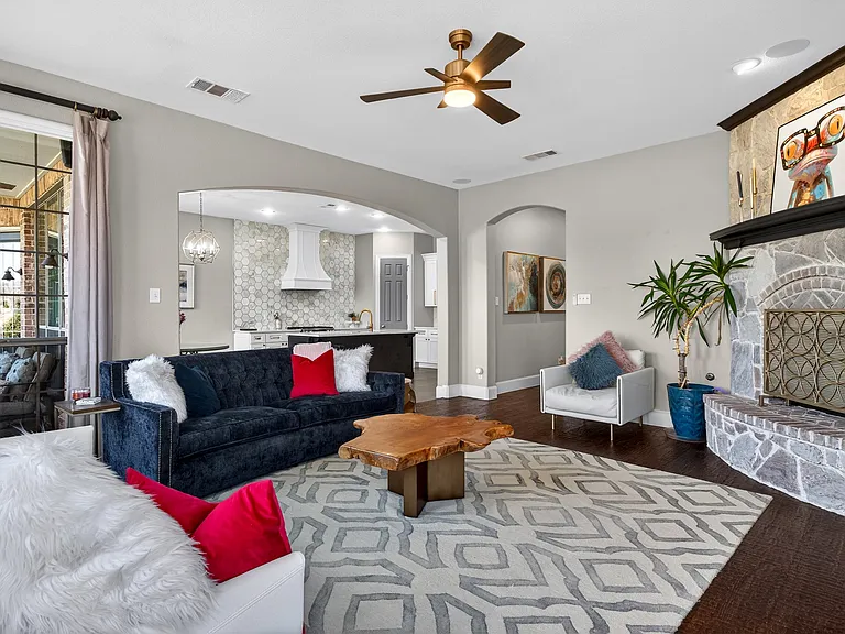 301 Foxcroft Ln — Photo 9