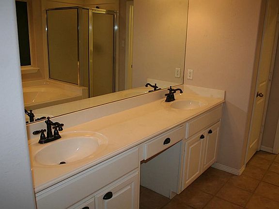 2nd image of 10566 Parkside Dr