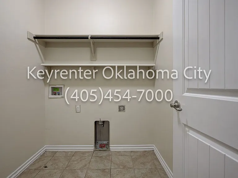 2409 Rosa Cir — Photo 19