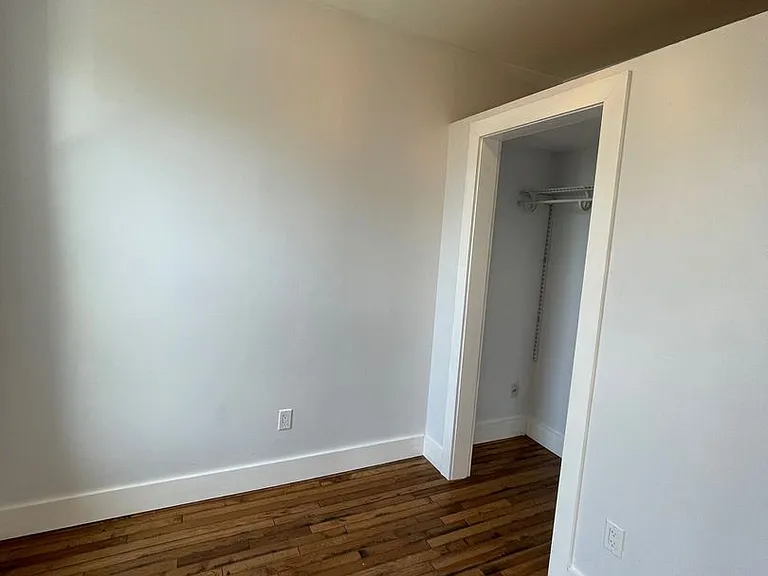 88 Courtney Ave. — Photo 7