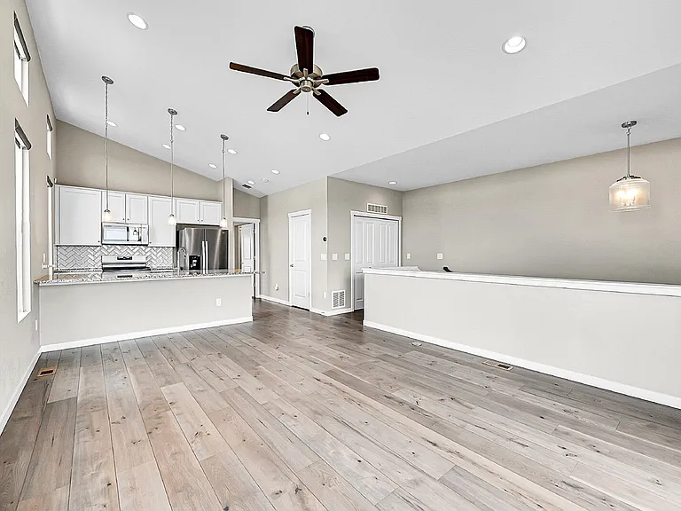 2407 Zorro Hts — Photo 6