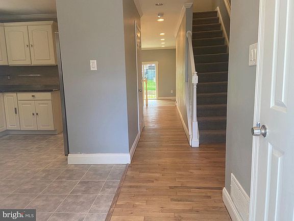 3rd image of 715 W 2nd St