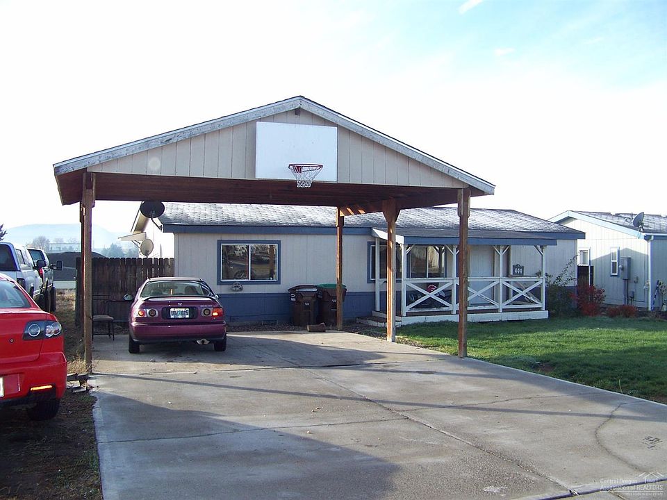 1st image of 444 NE Mariposa Ave