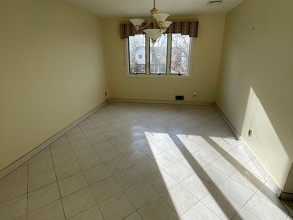 2nd image of 28 Tudor St #2