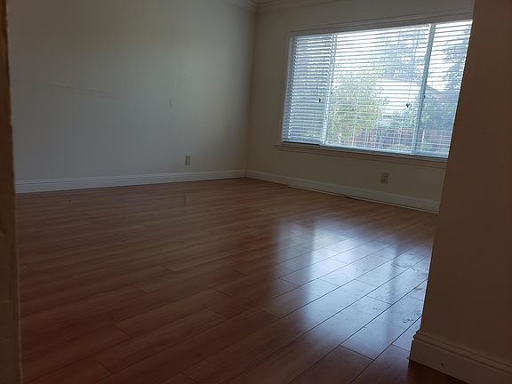 4th image of 44326 Camellia Dr
