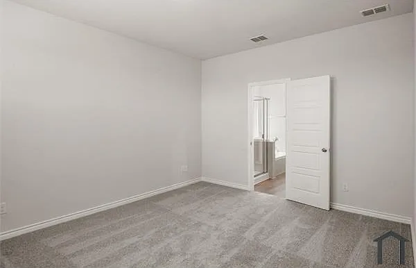 4 bed, 2100 sqft, $3,500 — Photo 2