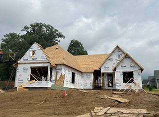 4772 Woodland Dr, Bettendorf, IA 52722
