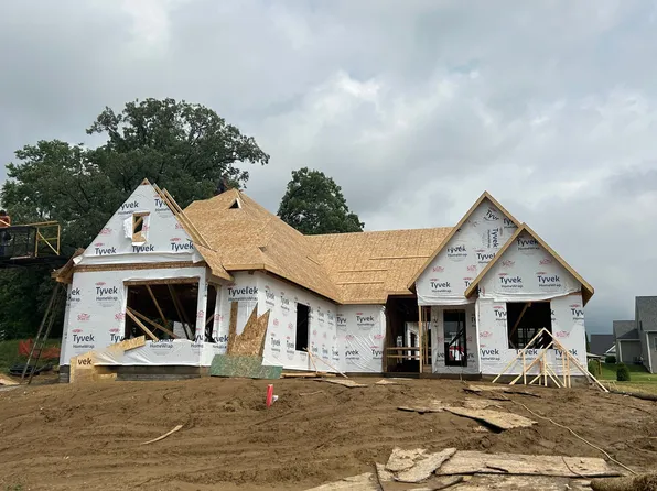 4772 Woodland Dr, Bettendorf, IA 52722