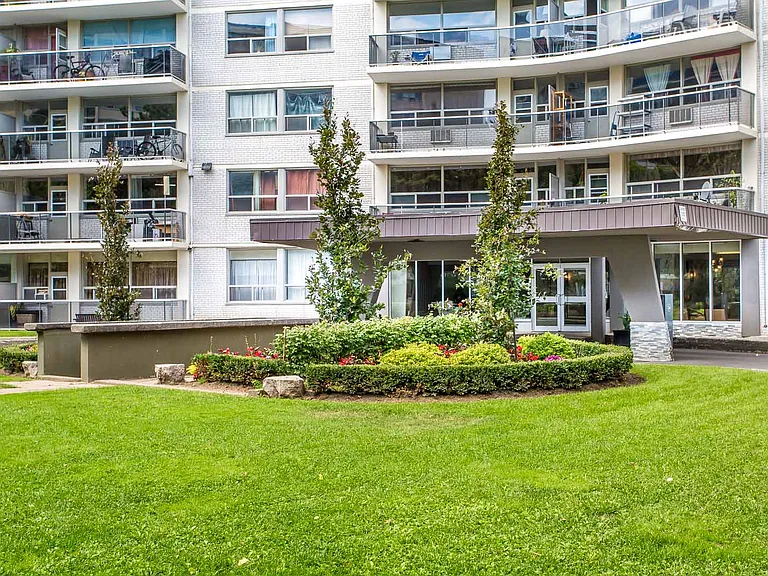 6020 Bathurst St — Photo 20