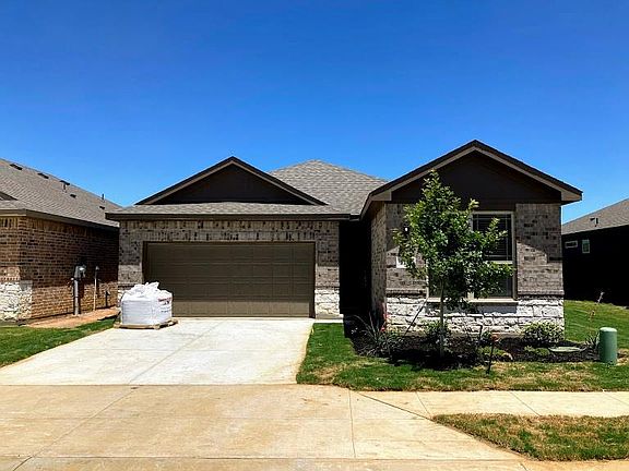 3rd image of 2316 Caroline Ct