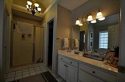 5th image of 1073 E Broadview Dr