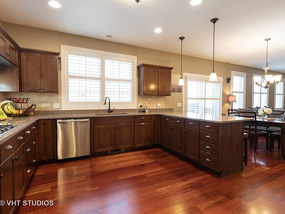 3rd image of 600 Meadow Ln
