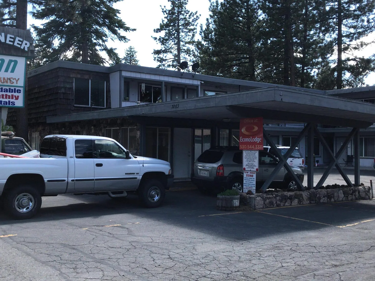 3863 Pioneer Trl — Photo 1