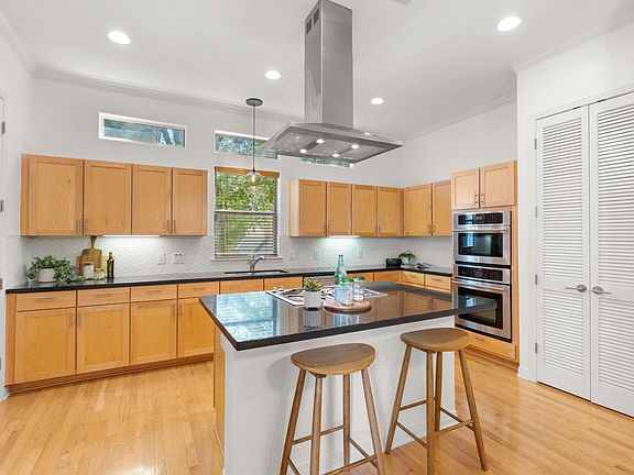 3rd image of 1115 Kinney Ave APT 9
