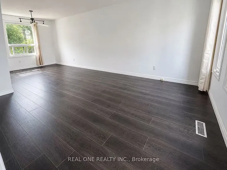 19 Blair Cres — Photo 8