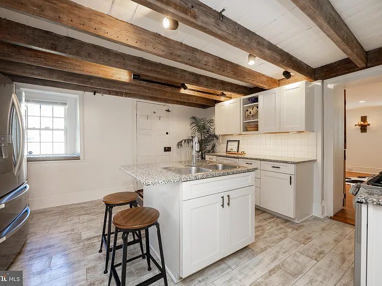 609 W Lincoln Hwy — Photo 8