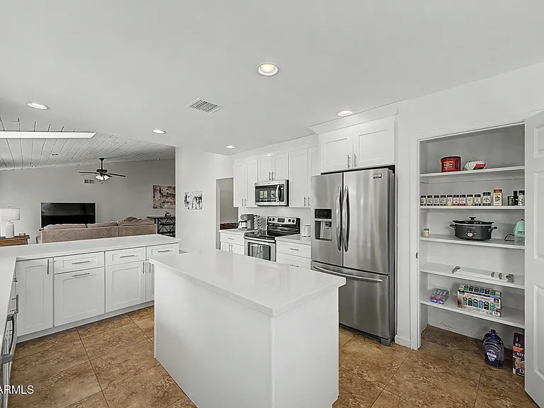 2445 S Catarina — Photo 12