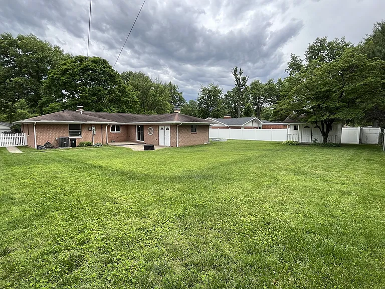 47 Carnation Dr — Photo 35