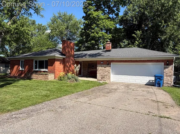 2444 Anders Dr, Waterford, MI 48329