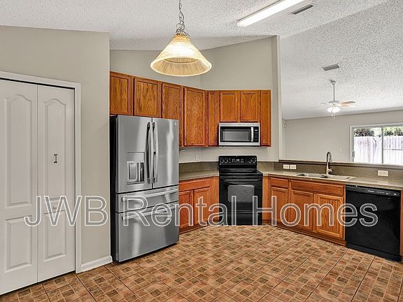 3rd image of 14228 Crestwick Dr W