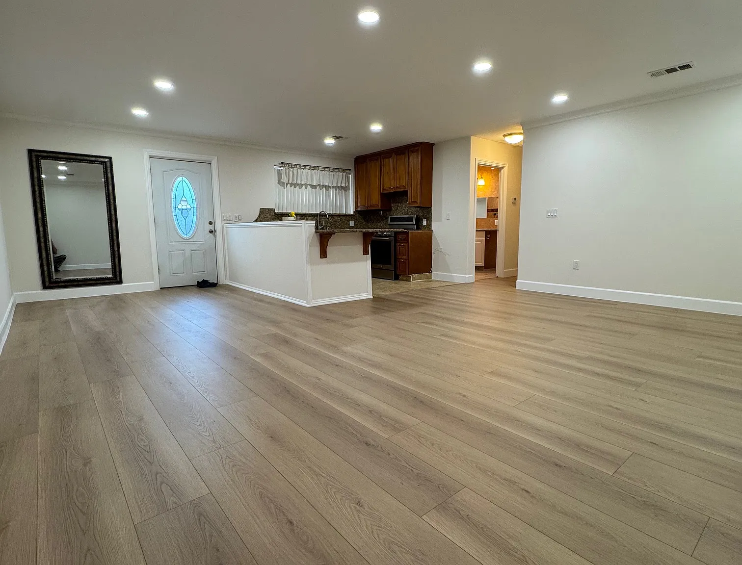 1 bed, 875 sqft, $2,400 — Photo 2