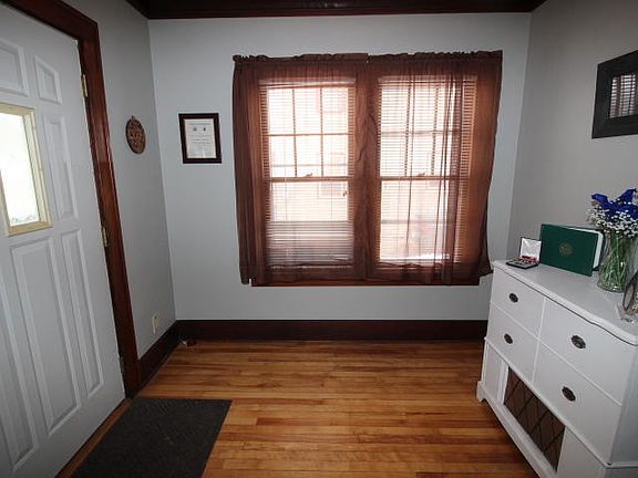 5th image of 801 Summit Ave