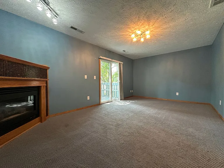 401 Park Creek Ct — Photo 16