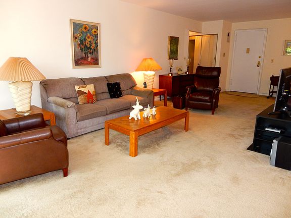 3rd image of 4 Birchwood Ct APT 3K